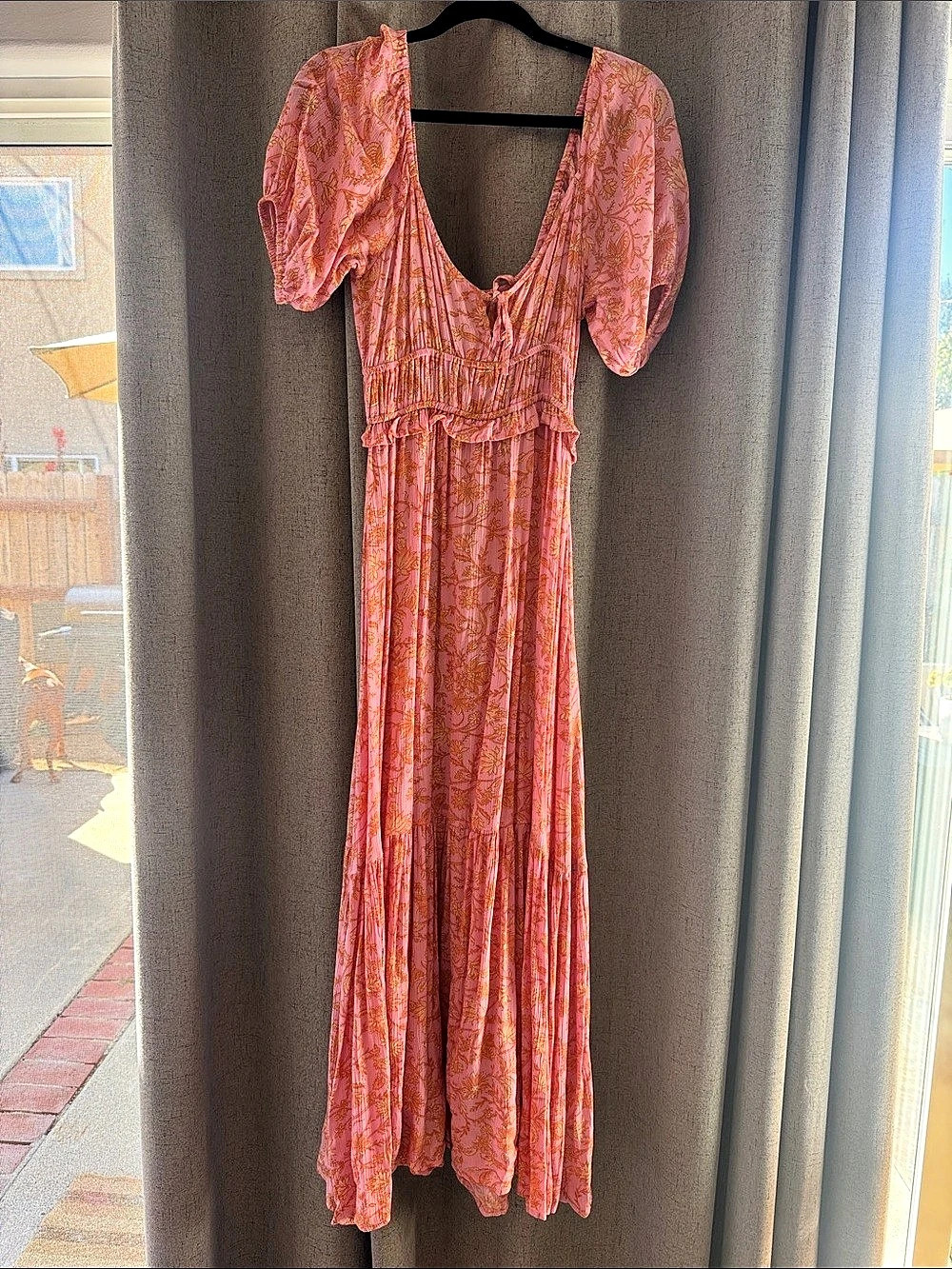 Billabong Floral Maxi Dress in Pink Size Medium Like New